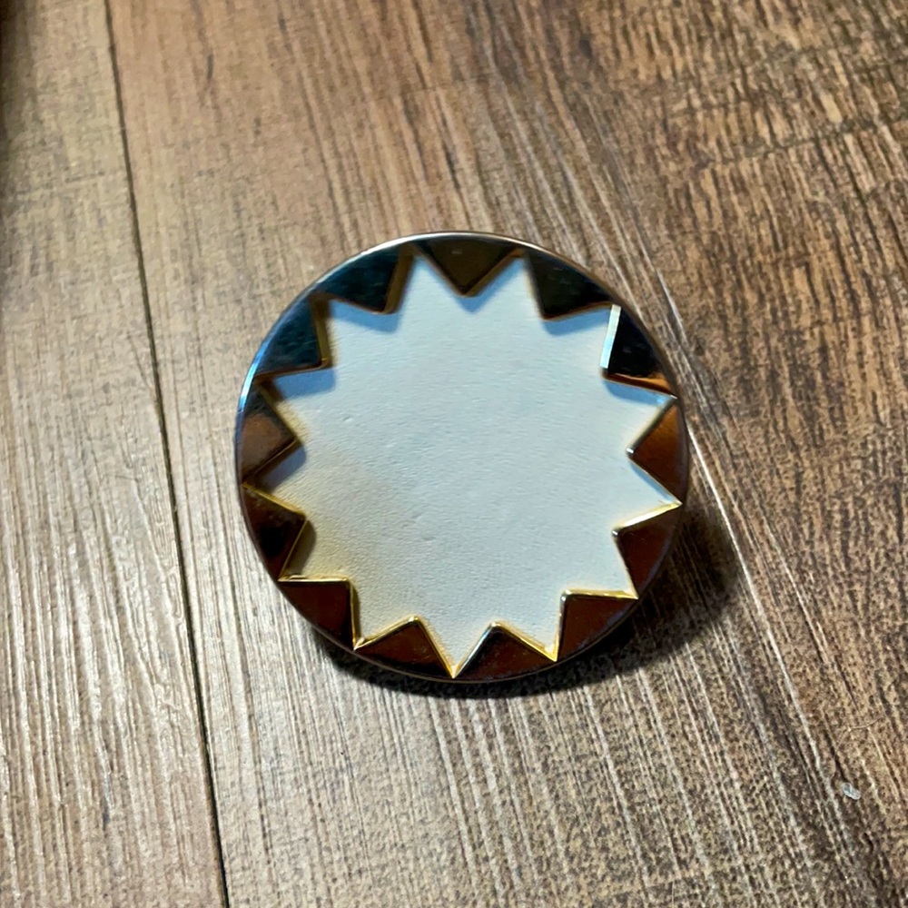 House of Harlow Sunburst Cream Leather in Size 5